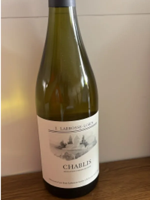 Garrafa do vinho Chablis J. Lavrosse-Lorin 2023